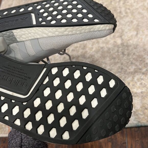 Adidas NMD_R1 V2 Silver Boost
Sneakers
NMD Runner size 10 in EUC
